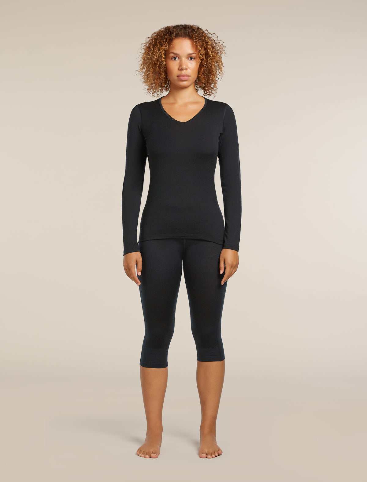 Women's Merino 200 Oasis Long Sleeve V Neck Thermal Top Black - 3