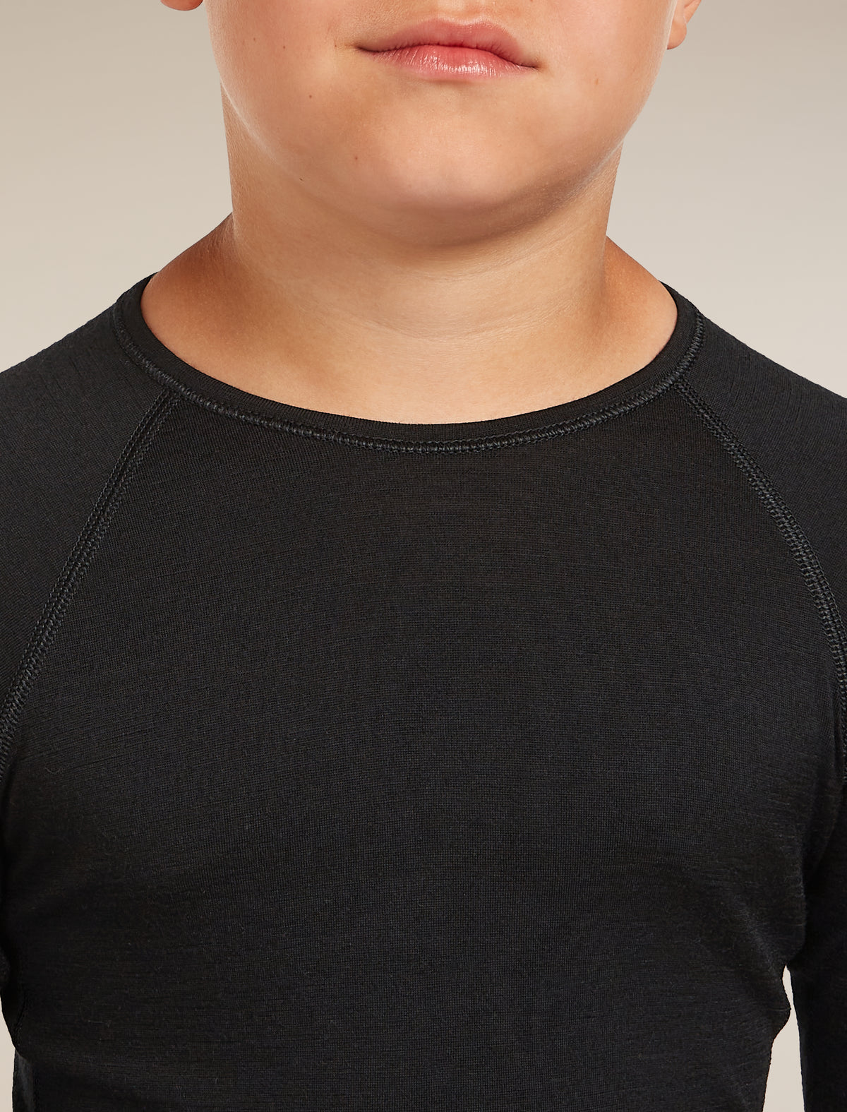 Kids’ Merino 200 Oasis Long Sleeve Crewe Thermal Top Black - 10